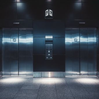 dos puertas de ascensor